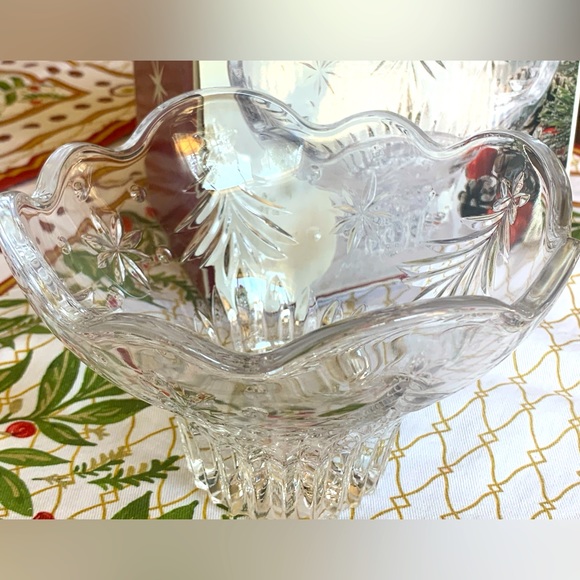 SALE! Mikasa Christmas Bowl - Picture 2 of 13